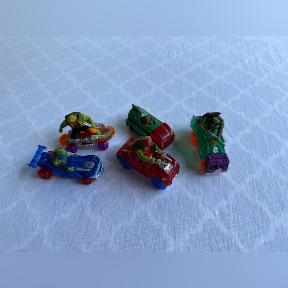 Ninja Turtles Matchbox Cars Nickelodeon 5 in set.